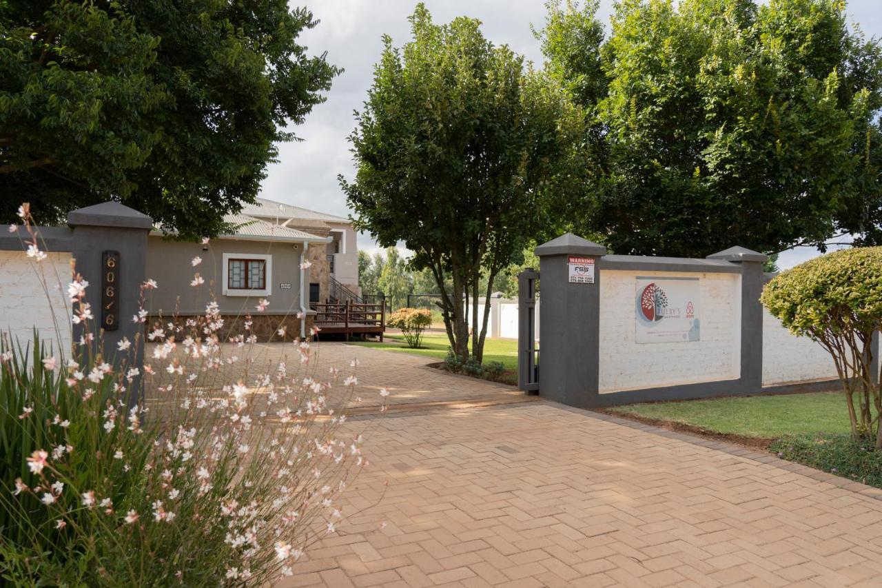 Rueby'S Guesthouse Dullstroom Exterior foto